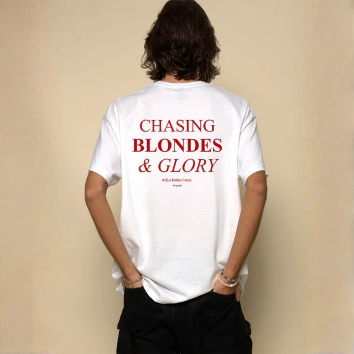 Camiseta "Chasing Blondes & Glory"
