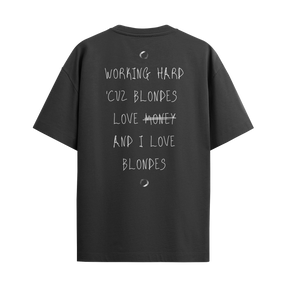 Camiseta "Working Hard... Blonde"